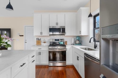 17 Wuddall Ave, Warwick, RI 02889 exterior