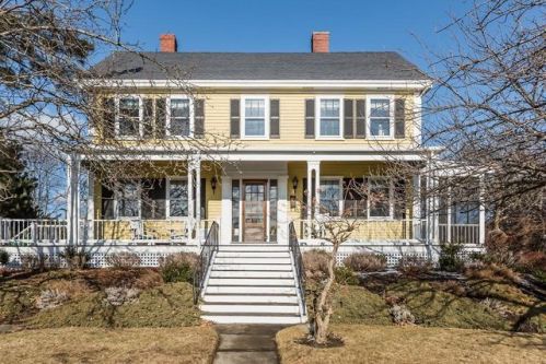7 Harmony Ct, Nahant, MA 01908 exterior