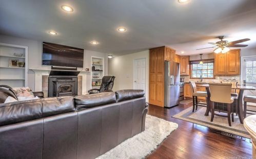 31 Lorraine Dr, Upper Stepney, CT 06468 exterior