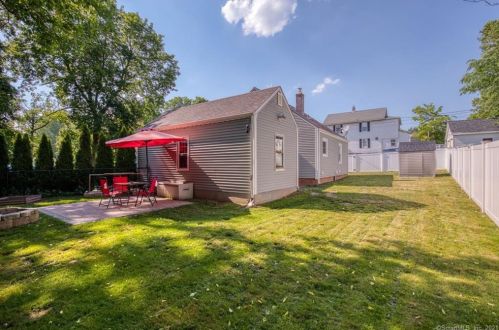 16 Cherry St, Windsor Locks, CT 06096 exterior