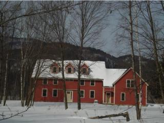 340 Windsor Rd, Claremont, NH 03743 exterior