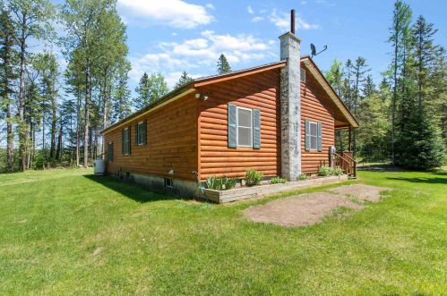 6 Nash Rd, Colebrook, NH 03576 exterior