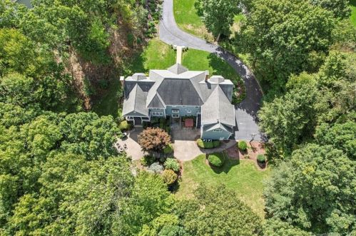 6 Brianna Ln, Bridgeport, CT 06612 exterior