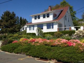 89 Morningside Dr, Milford, CT 06460 exterior