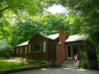 93 Flat Iron Rd, Guilford, CT 06437 exterior