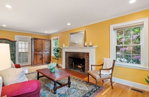 169 Robbins St, Milton, MA 02186 exterior