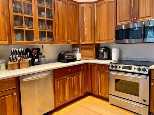 24 Burwell Newton Dr, Durham, CT 06422 exterior