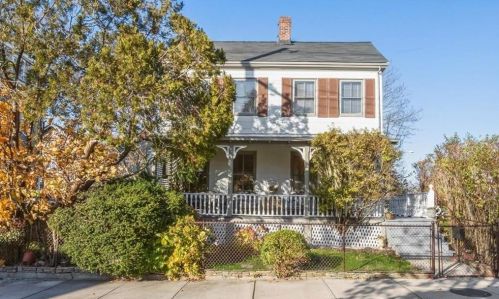 27 Poplar St, Newport, RI 02840 exterior