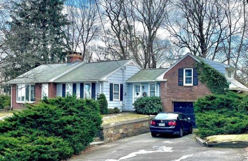 34 Dexterdale Dr, Warwick, RI 02886 exterior