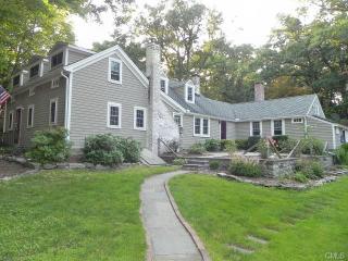 61 Mile Hill Rd, Newtown, CT 06470 exterior