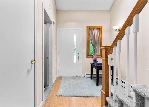 100 Tideview Dr, Dover, NH 03820 exterior