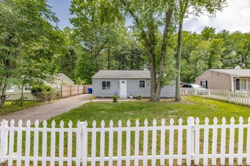 27 Woodcliff St, Springfield, MA 01109 exterior