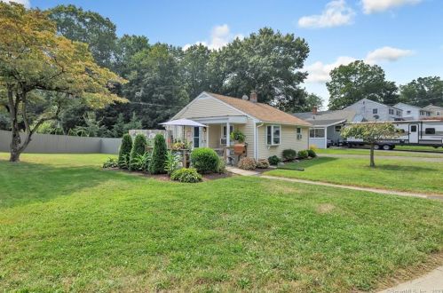 26 Sunnyside Dr, Huntington, CT 06484 exterior