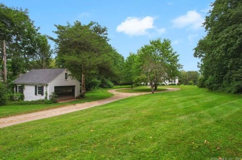 904 Saybrook Rd, Haddam, CT 06438 exterior