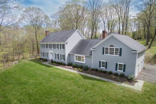 107 Barrack Hill Rd, Ridgefield, CT 06877 exterior