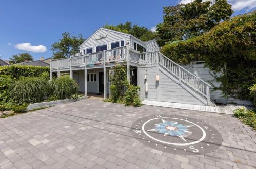 5 Sandy Beach Rd, South Kingstown, RI 02882 exterior