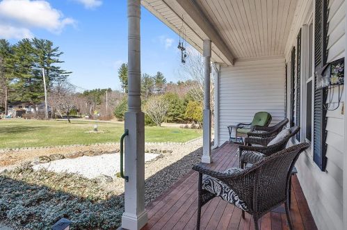 89 Main St, Newton, NH 03858 exterior