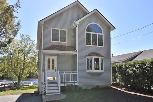 227 Lake Dr, Glocester, RI 02814 exterior