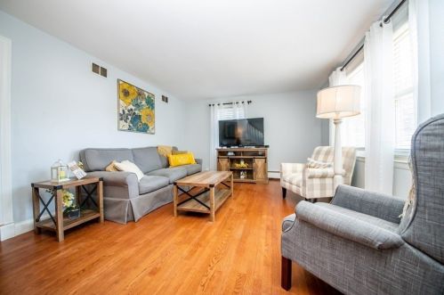 1055 Bowles St, New-Bedford, MA 02745 exterior