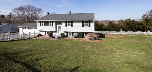 69 Bayberry Dr, Wallingford, CT 06492 exterior