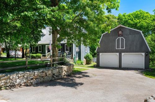 40 Staghead Dr, Pascoag, RI 02859 exterior