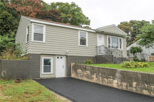 176 Pilgrim Ave, Coventry, RI 02816 exterior
