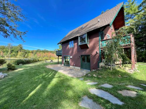 2 Sleepy Hollow Ln, Epsom, NH 03234 exterior