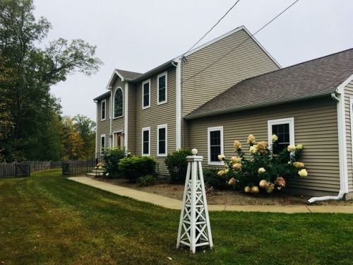 10 Baker Pond Rd, Charlton, MA 01507 exterior