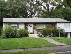 122 Winslow Rd, Newton, MA 02468 exterior
