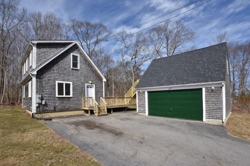 41 Watuppa Ave, Tiverton, RI 02878 exterior