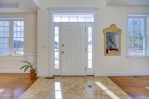 18 Pierpont Ct, North-Haven, CT 06473 exterior