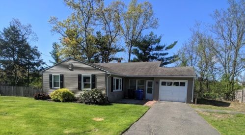 123 Garvey Dr, Springfield, MA 01109 exterior