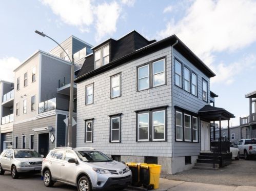 9 Minot St, Roxbury Xing, MA 02122 exterior