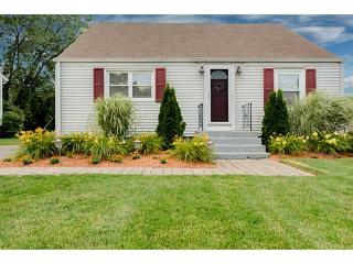 76 Dawn Blvd, Woonsocket, RI 02895 exterior