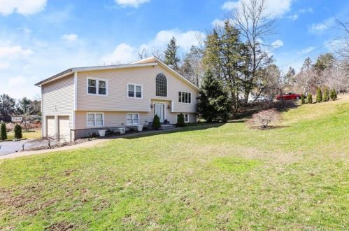 58 Beardsley Rd, Huntington, CT 06484 exterior