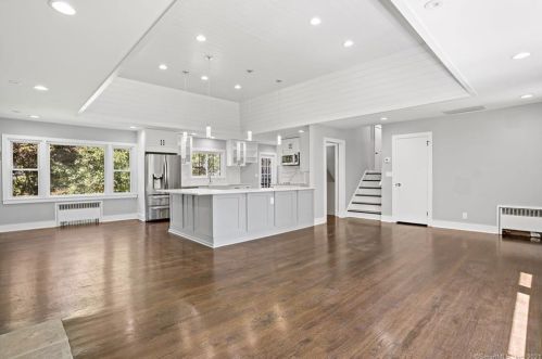 7 Bridle Path Rd, Stamford, CT 06902 exterior