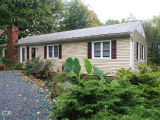 20 Bunker Hill Dr, Bridgeport, CT 06611 exterior