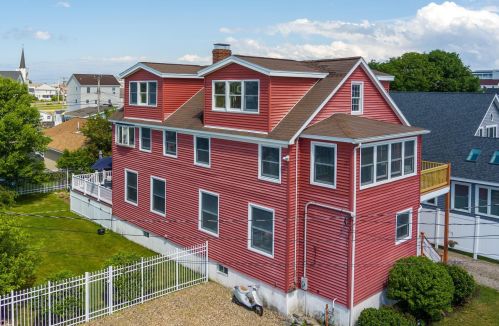 42 Nudd Ave, Hampton Beach, NH 03842 exterior