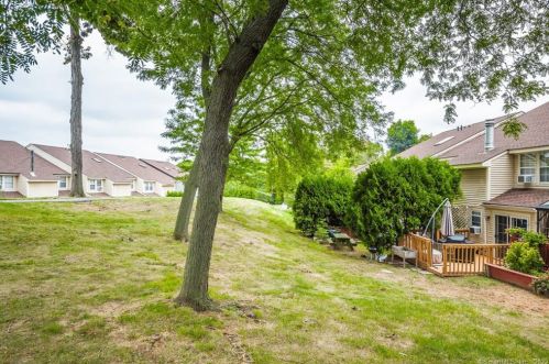 47 Rising Trail Dr, Middletown, CT 06457 exterior