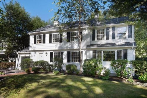 60 Dwhinda Rd, Newton, MA 02468 exterior