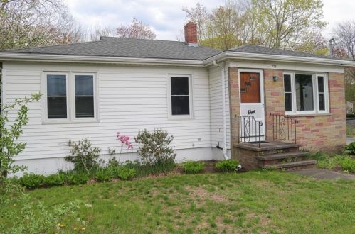 2221 Diamond Hill Rd, Cumberland, RI 02864 exterior