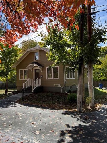 67 Maywood Ave, Warwick, RI 02889 exterior