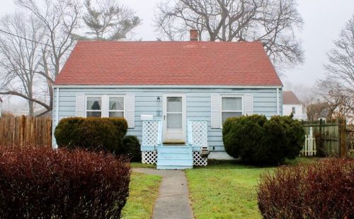 17 Stockton Dr, Middletown, RI 02842 exterior