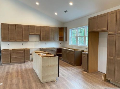 39 Pine View Ct, Terryville, CT 06786 exterior
