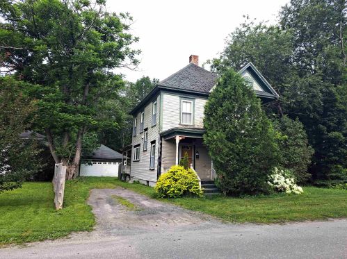 9 Monadnock St, Colebrook, NH 03576 exterior