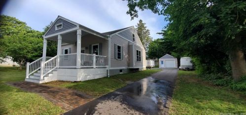 157 Grove Ave, Groton, CT 06340 exterior