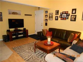 144 Carriage Crossing Ln, Middletown, CT 06457 exterior