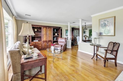5 Soundridge Rd, Huntington, CT 06484 exterior