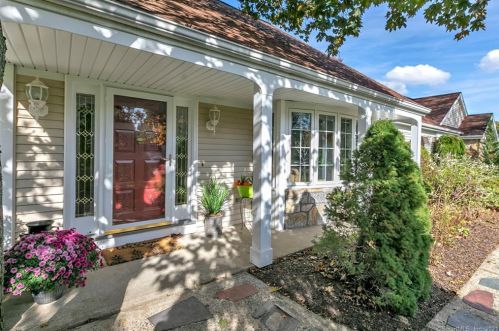 38 Rosedale Cir, Huntington, CT 06484 exterior
