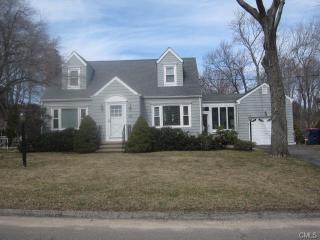 20 Raynor Ave, Bridgeport, CT 06611 exterior